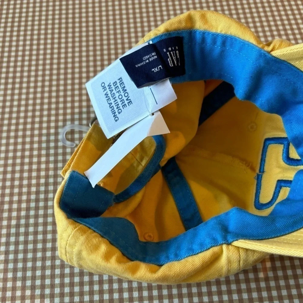 Gap kids adjustable hat yellow/blue. Size L/XL.‎ NEW
